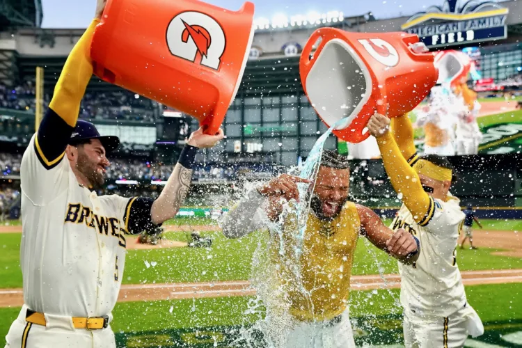 Brewers hold serve; take first two at home from Padres